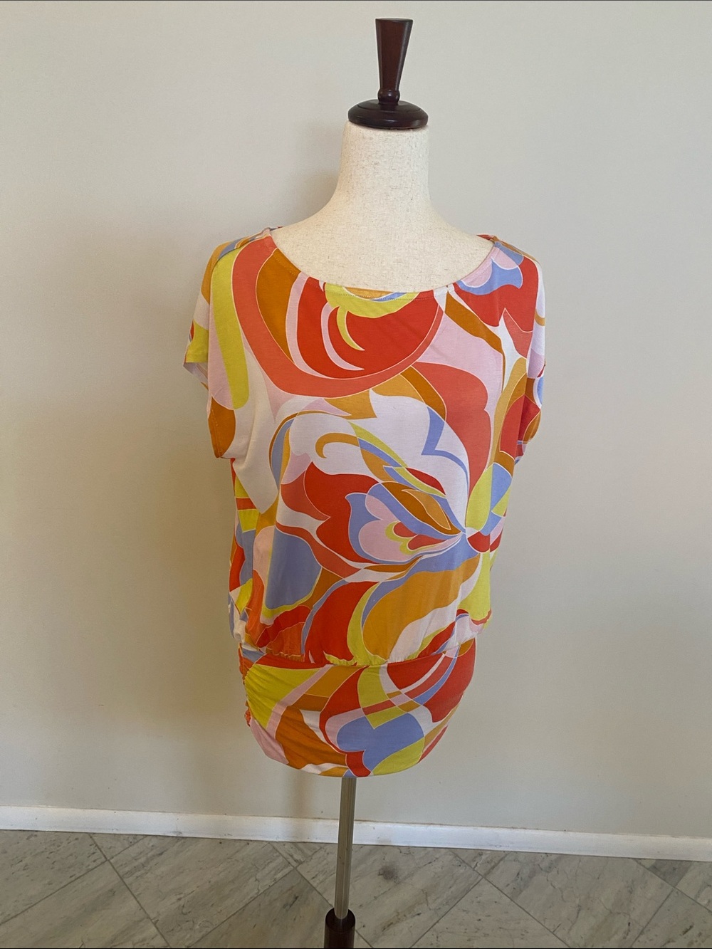 NWOT never worn Boston Proper Capped sleeve Banded Top in Bright print